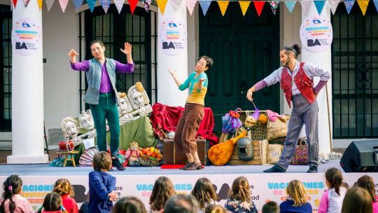 Vacaciones de invierno: patinaje, feria del libro infantil y obras de teatro