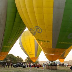 Imagen de globos aerostáticos vistos durante el Festival Europeo del Globo Aerostático 2024, en Igualada, España. | Foto:Xinhua/Joan Gosa