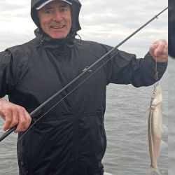 Tras una temporada con altibajos desde la costa, esta laguna de Olavarría explotó embarcados. 