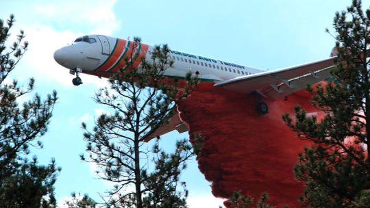 Incendios en Córdoba: las distintas tecnologías aéreas que se emplean para combatir fuegos forestales "desde arriba"