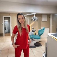 “La sonrisa también envejece: Cómo revertir el paso del tiempo por la Dra. Karina Pugliese de Araoz Dental”