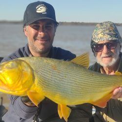 Julio transita con una pesca de dorados increíble en muchos destinos de la Cuenca del Plata.