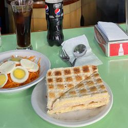 La Tayuela: Slice of porteño cafe culture.