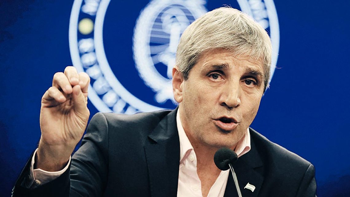 Caputo: “En breve la gente va a tener que vender dólares para pagar impuestos”