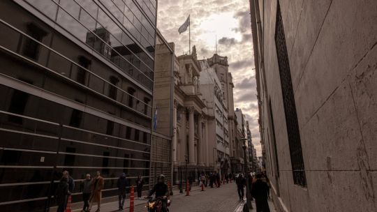 Argentina sells most FX reserves since 2019 on importer demand