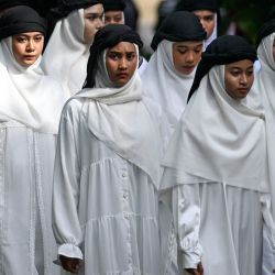 Los estudiantes participan en un desfile que conmemora el año nuevo islámico en Banda Aceh, Indonesia. | Foto:CHAIDEER MAHYUDDIN / AFP