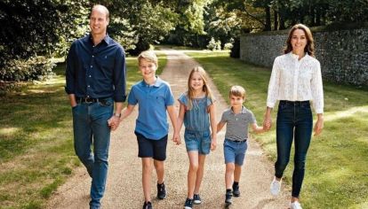Esta duda surgió ya que la princesa Charlotte acompañó a su madre a Wimbledon y el príncipe George fue con su padre a la final de la Eurocopa 2024 y Louis estuvo ausente.