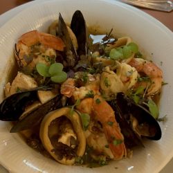 El Pasaje de los Carruajes del Teatro Colón tiene una cena de pasos inspirada en las óperas que se ofrecen en nuestro primer coliseo.