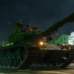 Un tanque de batalla recorre las calles de Taoyuan el primer día de los ejercicios militares anuales Han Kuang de Taiwán. | Foto:Justin Chan / AFP