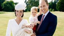 Los príncipes de Gales con su hijo George 