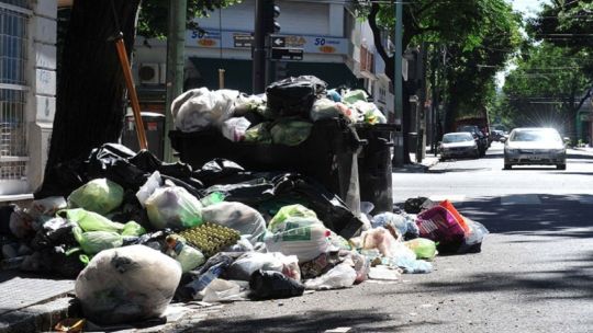 Protesta de Camioneros afecta la recolección de basura en la Ciudad de Buenos Aires