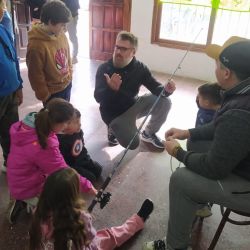 La escuelita nació con la necesidad de promover la actividad entre niños y niñas, apostando en ellos para el cuidado del recuerdo a futuro.