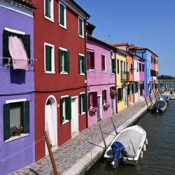 Imagen de coloridas viviendas en la Isla de Burano, en Venecia, Italia. | Foto:Xinhua/Alberto Lingria