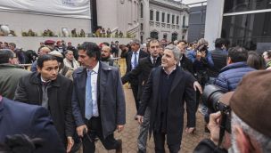 Luis Caputo visitó la Expo Rural y se reunió con la Mesa de Enlace