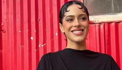 Con un peinado vintage y un look total black, Tini Stoessel deslumbró en su paso por Los Ángeles