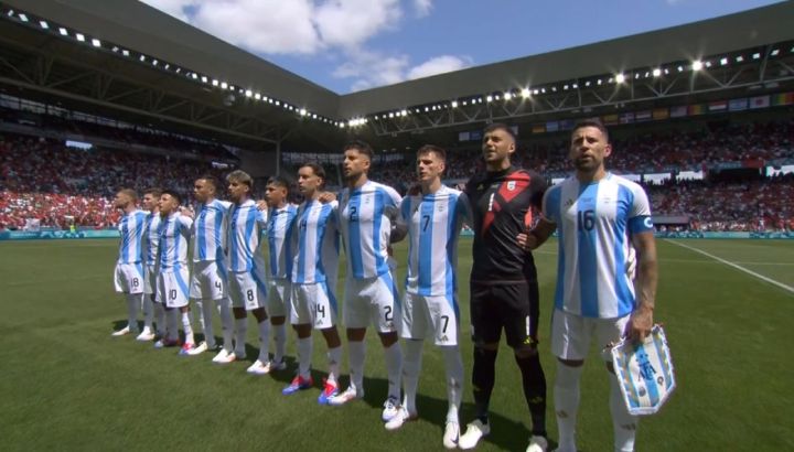 El video de los silbidos al Himno Nacional Argentino en el debut de la Selección Sub 23 en los Juegos Olímpicos de París 2024