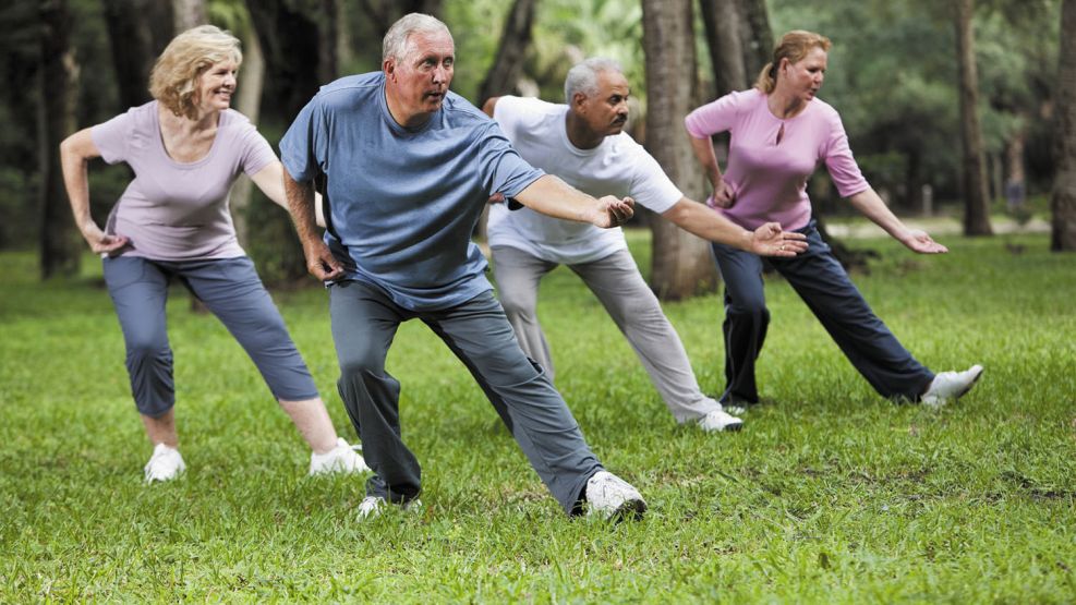 Practicar Tai Ch tiene muchos beneficios para la salud. 