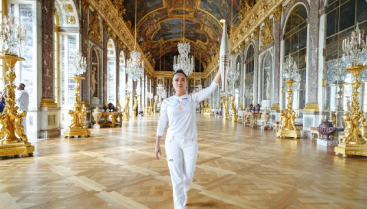 Juegos Olímpicos 2024: Salma Hayek tuvo una participación inesperada en el Palacio de Versalles