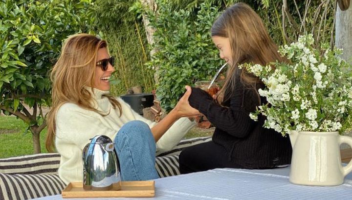 La tierna foto de Juliana Awada con Antonia Macri en sus vacaciones