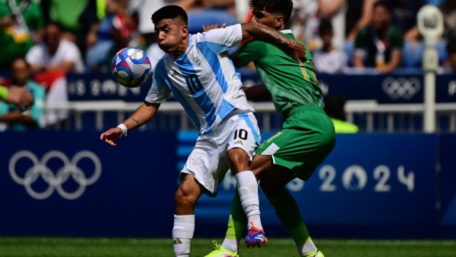 Almada puso en ventaja a la Argentina ante Irak en los Juegos Olímpicos de París.