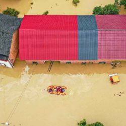 Una aldea afectada por las inundaciones tras las fuertes lluvias causadas por el tifón Gaemi en Zixing, en la provincia central china de Hunan. Foto de AFP | Foto:AFP