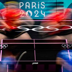 Wang Chuqin y Sun Yingsha de China juegan un partido de vuelta contra Kim Kum Yong y Ri Jong Sik de Corea del Norte durante los Juegos Olímpicos de París. Foto de WANG Zhao / AFP | Foto:AFP