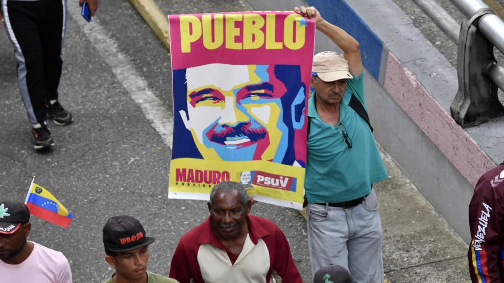 Partidarios del presidente venezolano Nicolás Maduro participan en una manifestación rumbo al palacio presidencial de Miraflores en Caracas el 30 de julio de 2024