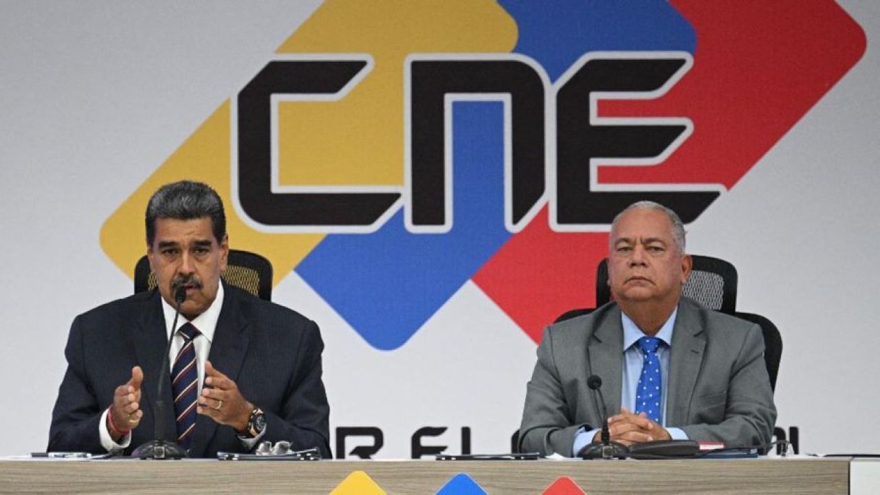  Nicolas Maduro y la Comisión Nacional Electoral  | Foto:CEDOC