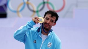 José El Maligno Torres con la medalla de Oro en París 2024