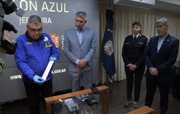 NARCOTEST. El jefe de la Policía de Córdoba, Leonardo Gutiérrez, se realiza de manera voluntaria la prueba.