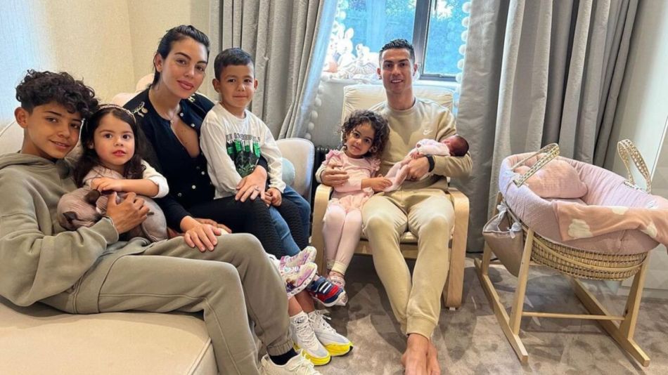 Cristiano Ronaldo y Georgina Rodriguez junto a su familia