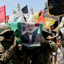 Miembros del Comité Palestino de Acción Conjunta celebran una manifestación y un funeral simbólico por el difunto líder de Hamás, Ismail Haniyeh, en Beirut. Foto de ANWAR AMRO / AFP | Foto:AFP