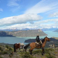 Estancia La Josefina, a orillas del lago San Martin y a 270 km de El Calafate.
