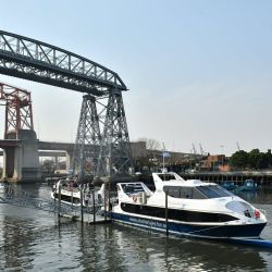 El Riachuelo vuelve a ser navegable tras los trabajos de saneamiento y una compañía ya ofrece el recorrido entre Puerto Madero y La Boca.