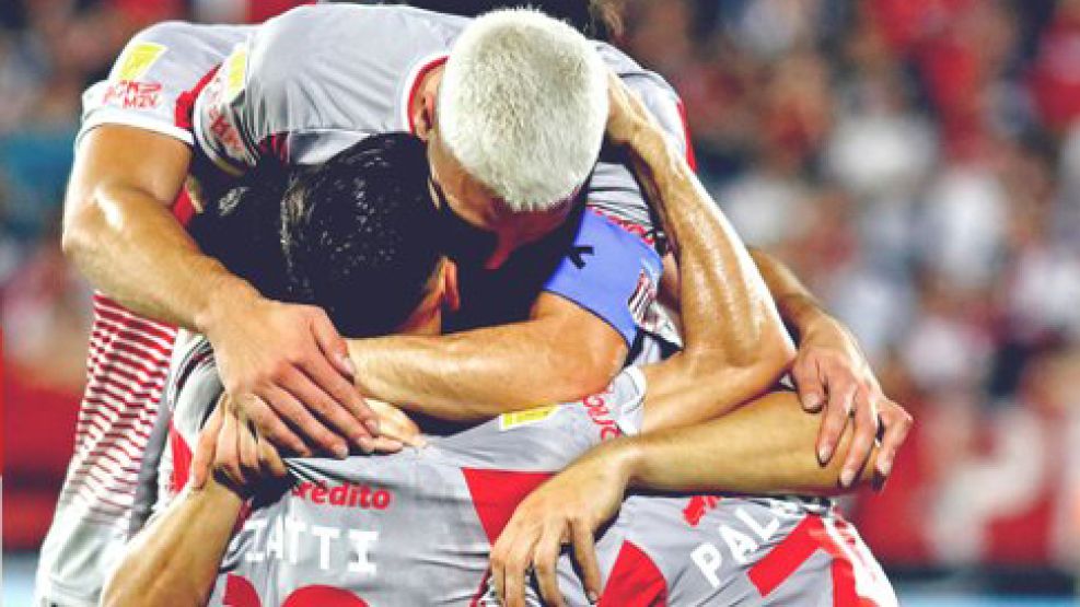 Estudiantes festejó en Rosario: 4-1 a Newell's.