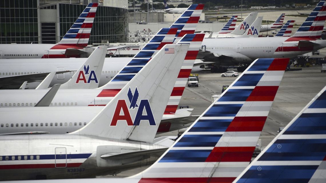 Hay unos mil argentinos varados en Estados Unidos por cancelaciones de vuelos de American Airlines