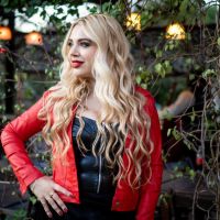 Mariana Perdomo y Alex Batista fusionan emoción y magia cubana en una nueva versión de “La tierra del olvido”