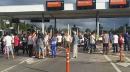 Protesta de vecinos en el Peaje en La Calera