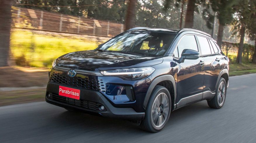 Toyota Corolla Cross HEV: Cambia...  para que todo  siga igual
