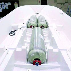 Los tanques de hidrógeno se parecen a los de GNC vehícular y distan de los tradicionales de combustible.  Es fundamental adaptar la estructura de la embarcación.
