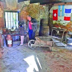 Terapias con vino y luz roja, un mall indoor, parque aéreo y hasta un lujoso 5 estrellas son parte de los centros termales más cercanos  a Buenos Aires.