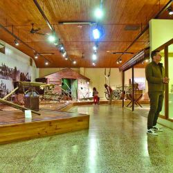 Terapias con vino y luz roja, un mall indoor, parque aéreo y hasta un lujoso 5 estrellas son parte de los centros termales más cercanos  a Buenos Aires.