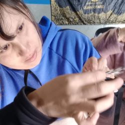La pesca es una actividad que ofrece una combinación de beneficios físicos, mentales, educativos y sociales. Fomenta habilidades importantes que los niños pueden aplicar en otras áreas de su vida, al mismo tiempo que les ofrece un pasatiempo saludable y enriquecedor. 
