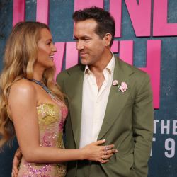 El actor canadiense-estadounidense Ryan Reynolds y su esposa, la actriz estadounidense Blake Lively, asisten al estreno en Nueva York de "It Ends With Us" en AMC Lincoln Square en Nueva York. | Foto:CHARLY TRIBALLEAU / AFP