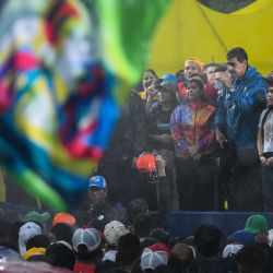 Imagen del presidente venezolano, Nicolás Maduro, hablando bajo la lluvia durante una concentración en el Palacio de Miraflores, en Caracas, Venezuela. | Foto:Xinhua/Marcos Salgado