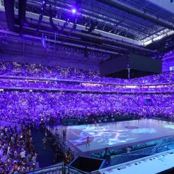 Una vista general muestra el pabellón deportivo iluminado en el entretiempo durante el partido de cuartos de final de balonmano femenino entre Francia y Alemania de los Juegos Olímpicos de París 2024, en el estadio Pierre-Mauroy en Villeneuve-d'Ascq, norte de Francia. | Foto:FRANCOIS LO PRESTI / AFP