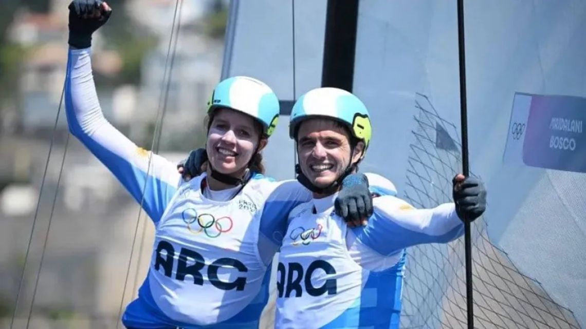 Mateo Majdalani and Eugenia Bosco celebrate their silver medal sailing win or Argentina.
