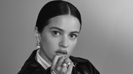 Rosalía deja atrás su look "Motomami" y sorprende con un cambio al estilo "Nuncore"