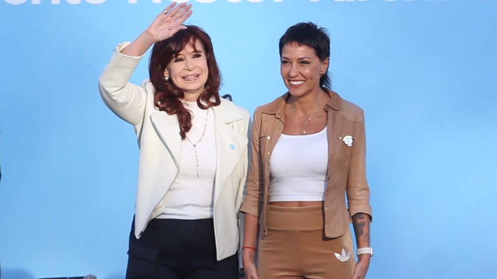 Cristina Kirchner y Mayra Mendoza 