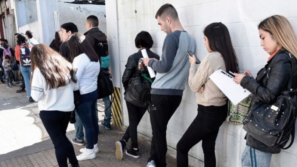 El desempleo bajó a 6,9% en el tercer trimestre pero sigue por encima del año pasado